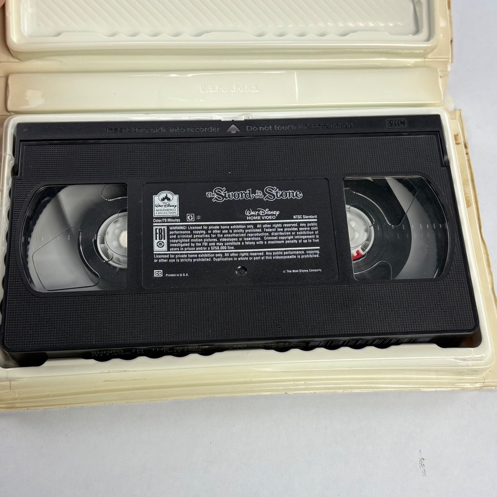 Walt Disney Masterpiece Collection The Sword in the Stone VHS Clamshell 229 - Picture 8 of 9